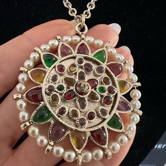 CHANEL NECKLACE - Picture 4 of 17